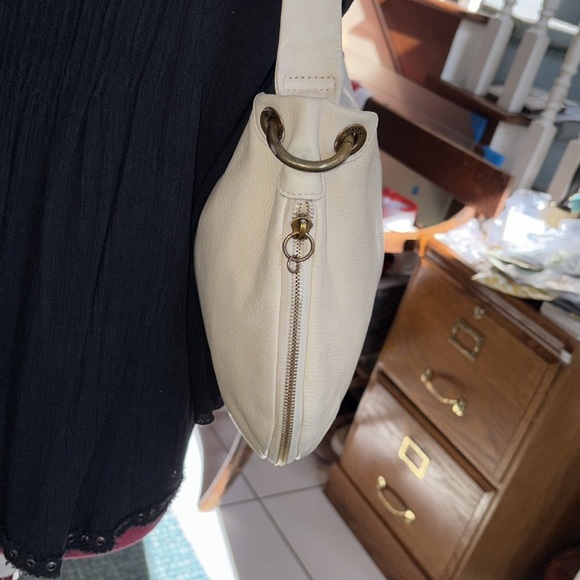 Hobo Leather cream colored hobo bag expanding bottom exterior back pocket VGUC - Picture 4 of 16